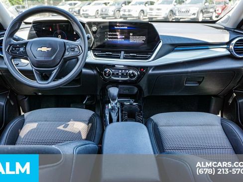 Used 2025 Chevrolet Trax LT FWD image 24