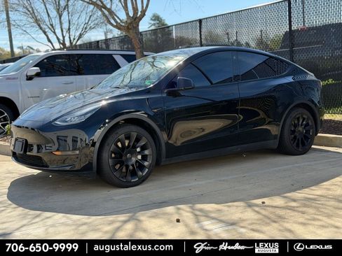 Used 2022 Tesla Model Y Long Range image 1