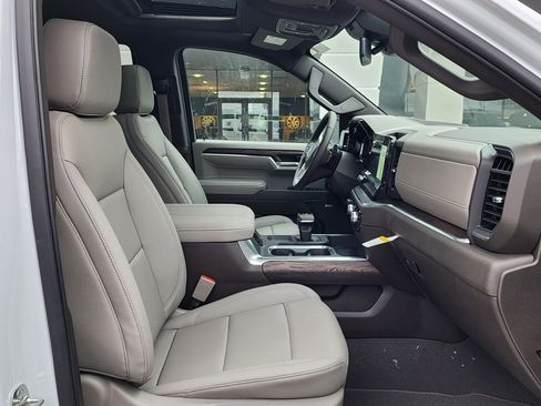 New 2026 GMC Sierra 1500 SLT image 39