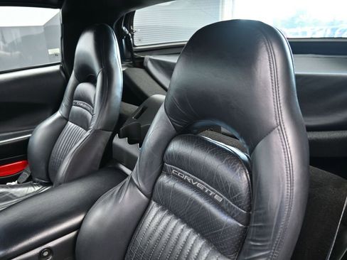 Used 2000 Chevrolet Corvette Coupe w/ Memory Pkg image 17