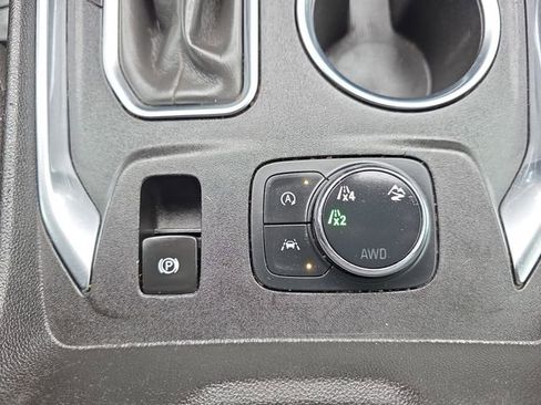 Used 2022 Chevrolet Traverse LT image 30