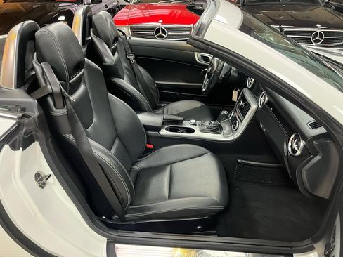 Used 2015 Mercedes-Benz SLK 250 w/ Premium Package image 29