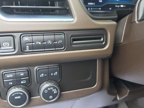 Used 2022 Chevrolet Tahoe LT AWD/4WD image 10