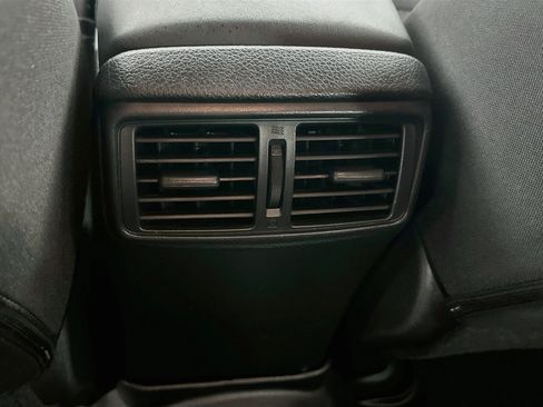 Used 2019 Nissan Rogue SV FWD image 25