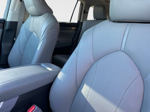 Used 2025 Toyota Highlander Limited image 24