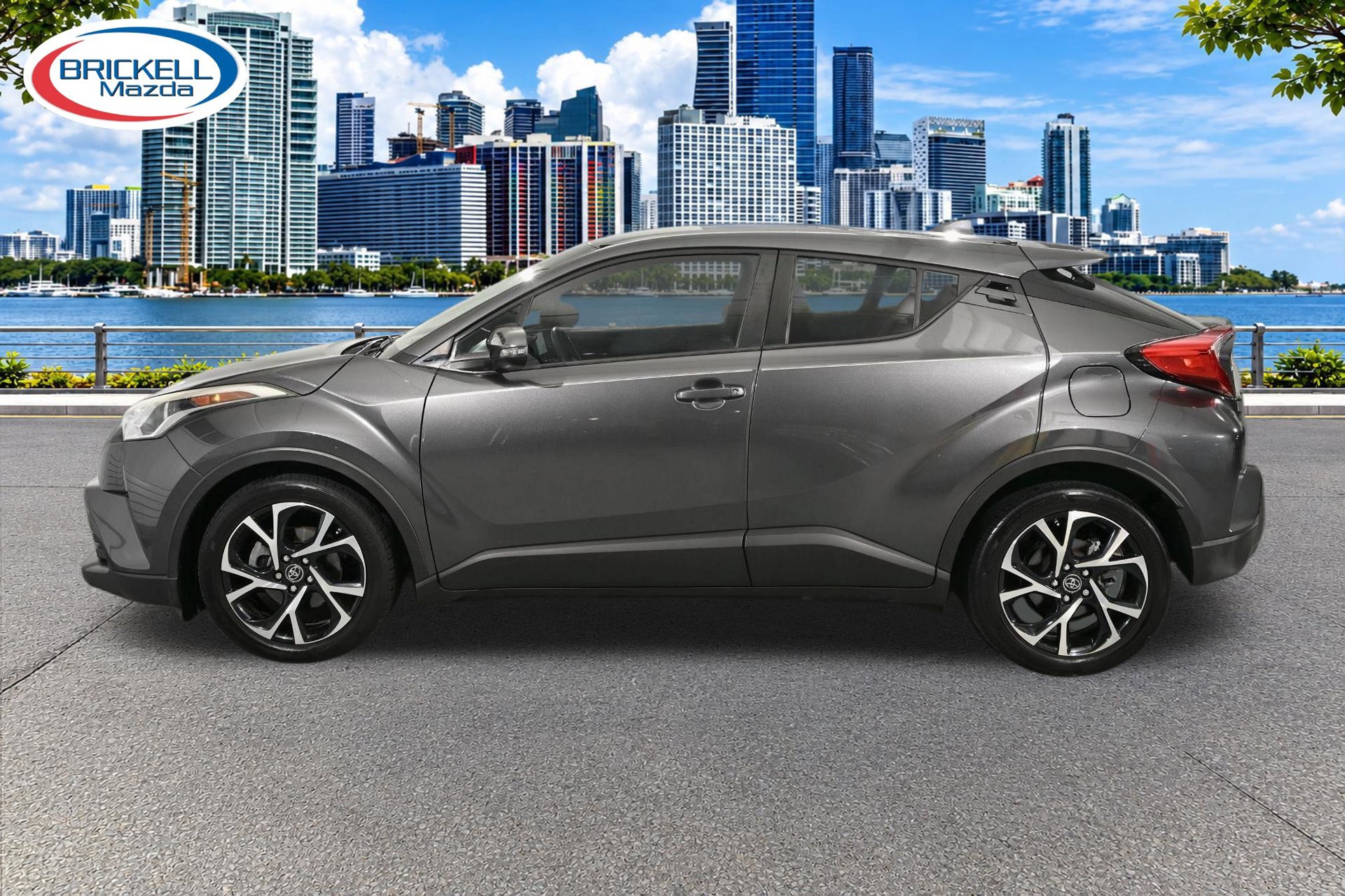 Used 2018 Toyota C-HR XLE FWD image 3