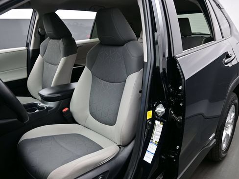 Used 2020 Toyota RAV4 XLE w/ XLE Grade Weather Package AWD/4WD image 12