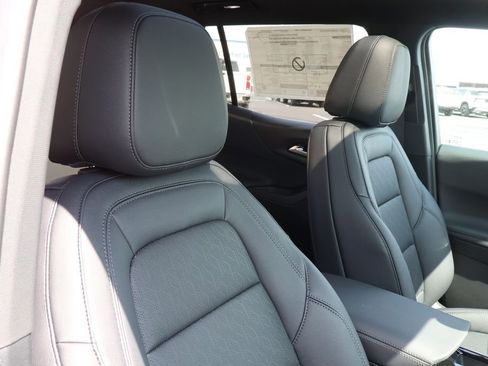 New 2026 Chevrolet Equinox LT w/ Convenience Package II FWD image 45