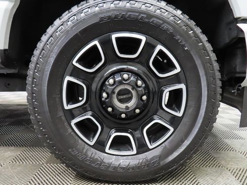 Used 2025 Ford F250 Platinum w/ FX4 Off-Road Package image 8