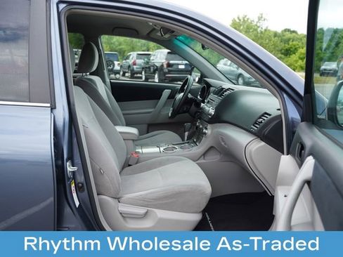Used 2012 Toyota Highlander SE FWD image 17