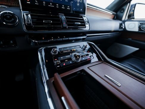 Used 2024 Lincoln Navigator Black Label image 20