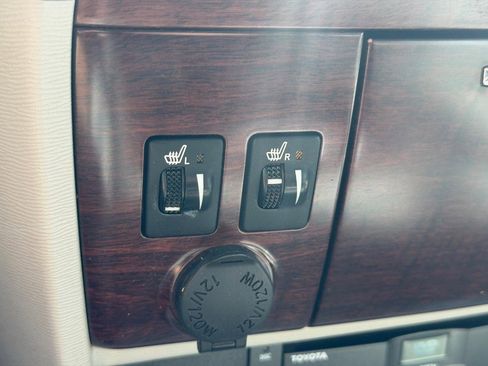 Used 2011 Toyota Sienna Limited w/ Premium Pkg FWD image 23