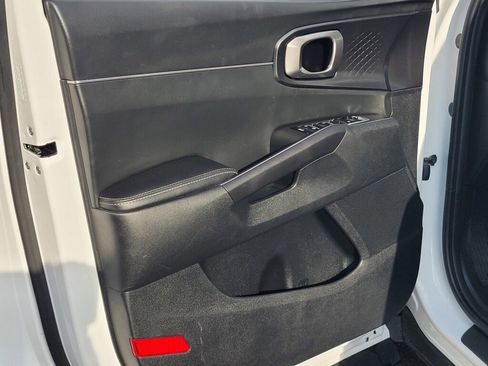Used 2024 Kia Sorento S image 17