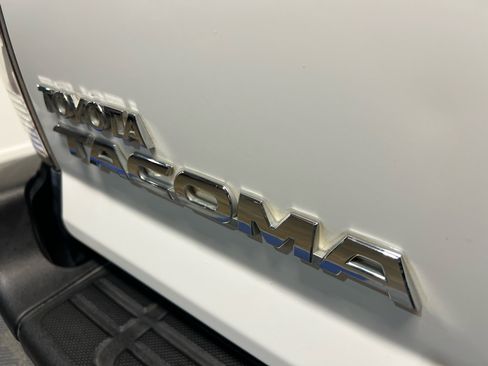 Used 2014 Toyota Tacoma 4x4 Double Cab w/ TRD Off-Road Package image 27