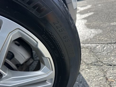 Used 2024 GMC Terrain SLE image 28