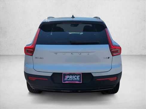 Used 2022 Volvo XC40 T5 R-Design w/ Climate Package image 6