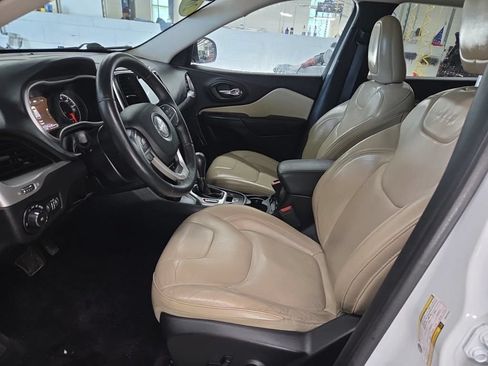 Used 2017 Jeep Cherokee Limited AWD/4WD image 9