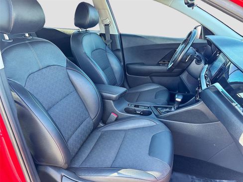 Used 2020 Kia Niro Touring image 29