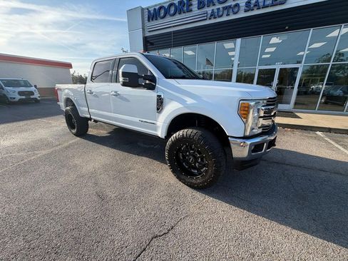 Used 2017 Ford F250 Lariat AWD/4WD image 2