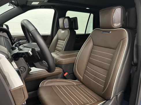 Used 2026 GMC Yukon Denali Ultimate AWD/4WD image 13