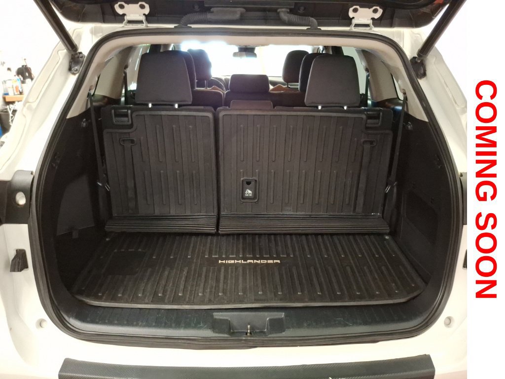 Used 2022 Toyota Highlander LE AWD/4WD image 13