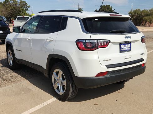 Used 2023 Jeep Compass Latitude AWD/4WD image 2