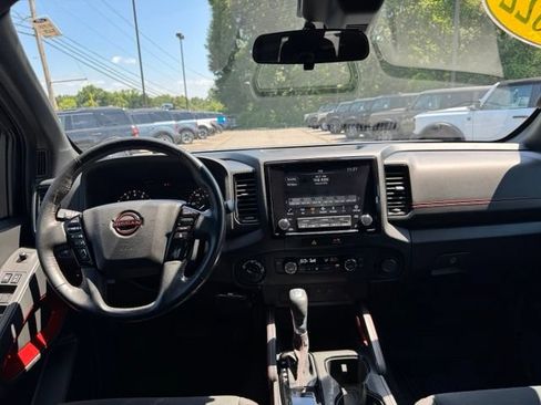 Used 2022 Nissan Frontier PRO-4X w/ Technology Package AWD/4WD image 17