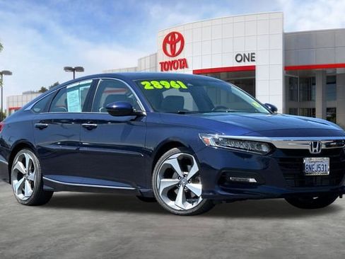 Used 2020 Honda Accord Touring image 2