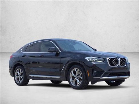 Used 2022 BMW X4 xDrive30i AWD/4WD image 3