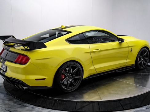 Used 2021 Ford Mustang Shelby GT500 w/ Carbon Fiber Track Pack image 15