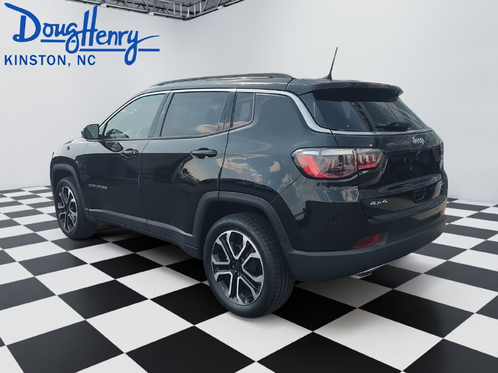 Used 2023 Jeep Compass Limited w/ Sun and Sound Group AWD/4WD image 3