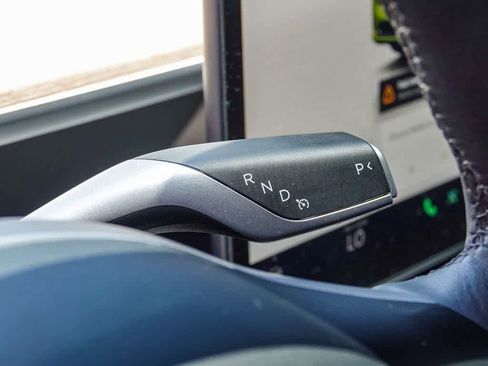 Used 2023 Tesla Model Y AWD image 17