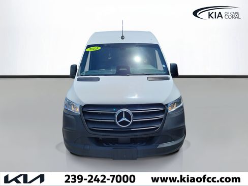 Used 2025 Mercedes-Benz Sprinter 2500 image 2