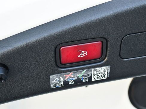 Used 2025 Mercedes-Benz CLE 300 4MATIC Cabriolet image 18