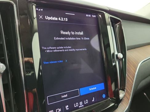 Certified 2023 Volvo XC60 B5 Plus w/ Climate Package image 28