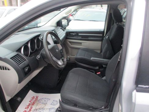 Used 2010 Dodge Grand Caravan SE FWD image 10