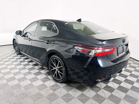 Used 2023 Toyota Camry SE image 5