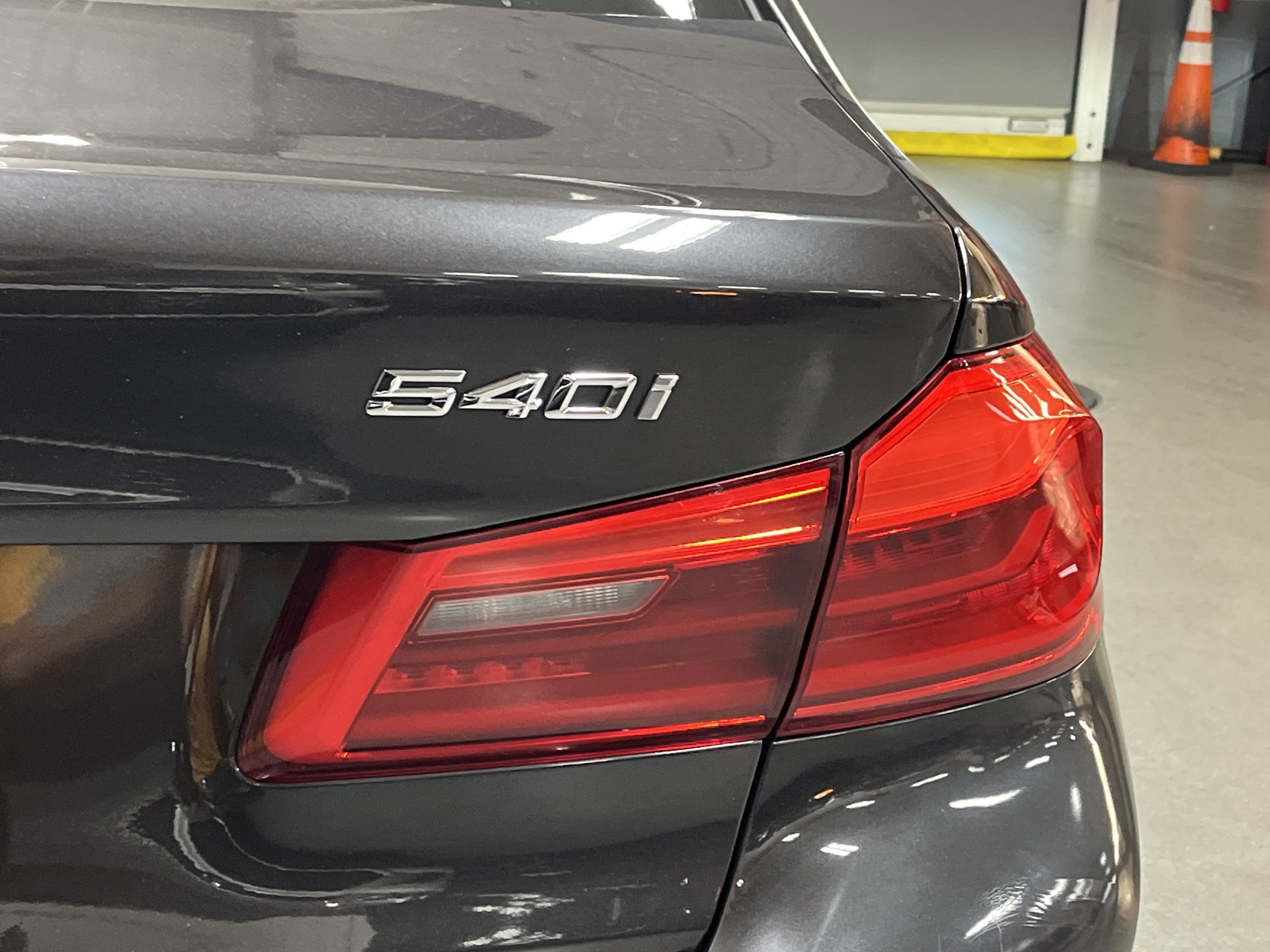 Used 2020 BMW 540i w/ Premium Package RWD image 6
