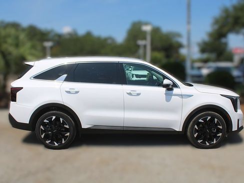 Certified 2025 Kia Sorento EX w/ Panoramic Sunroof Package FWD image 5