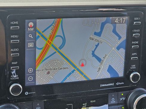 Used 2020 Toyota Highlander XLE FWD image 11