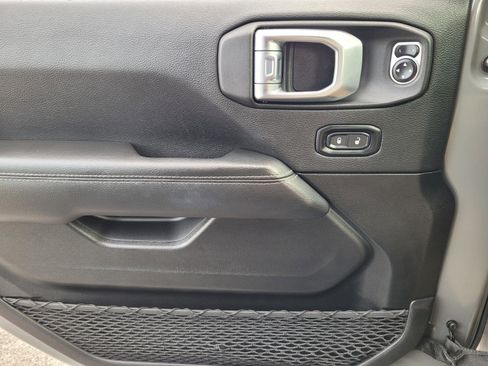 Used 2022 Jeep Wrangler Unlimited Sahara image 21