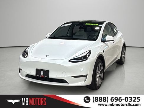 Used 2022 Tesla Model Y Long Range AWD/4WD image 1