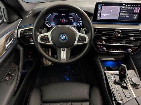 Certified 2023 BMW 530e w/ M Sport Package image 28