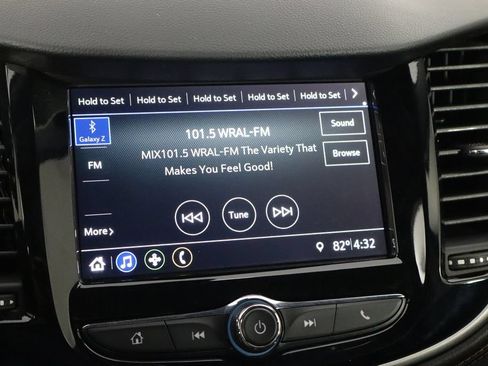 Used 2019 Chevrolet Trax LT w/ LT Convenience Package FWD image 29
