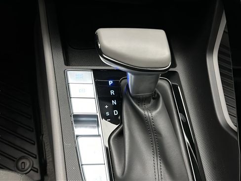 Used 2025 Hyundai Elantra SEL image 27