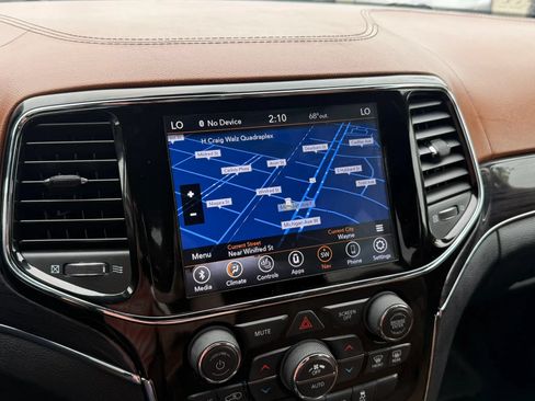 Used 2020 Jeep Grand Cherokee Overland AWD/4WD image 25
