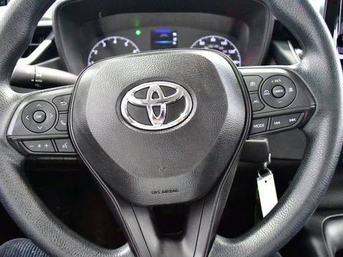 Used 2025 Toyota Corolla LE image 18