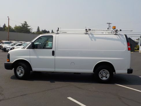 Used 2016 Chevrolet Express 2500 RWD image 6