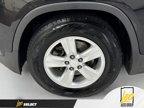 Used 2018 Chevrolet Trax LT w/ LT Convenience Package FWD image 31