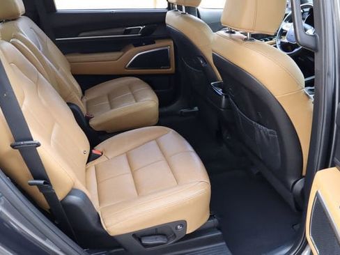 Used 2022 Kia Telluride SX w/ Towing Package FWD image 18